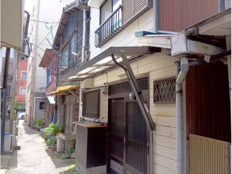 ・Unused equipment included ・No parking lot ・Close to the city center, with many shopping and hospital options in the area - Image 2