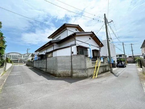 [Open House Scheduled] Renovation planned! Will accommodate 2 parking spaces.