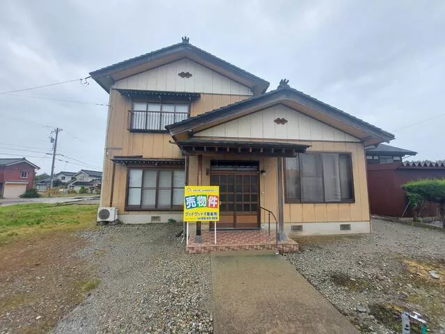 Nakanikawa District, Nyuzentown, Yahata (Nyuzen Station) 2-story 5DK
