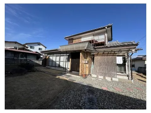 The land area is 151 tsubo, with a view of Mount Fuji from the south-facing garden, providing good views and sunlight.