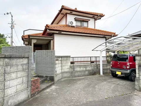 Niihama-shi, Niihama Nishi-renji-cho 1-chome (Niihama Sta.) 2F 5DK

5,000,000 yen