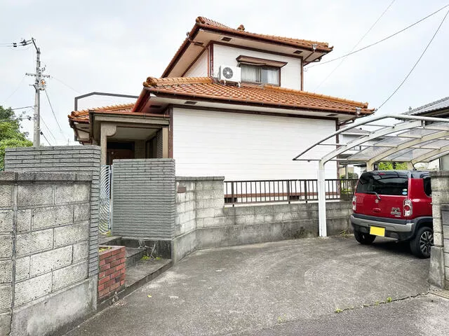 Niihama-shi, Niihama Nishi-renji-cho 1-chome (Niihama Sta.) 2F 5DK

5,000,000 yen