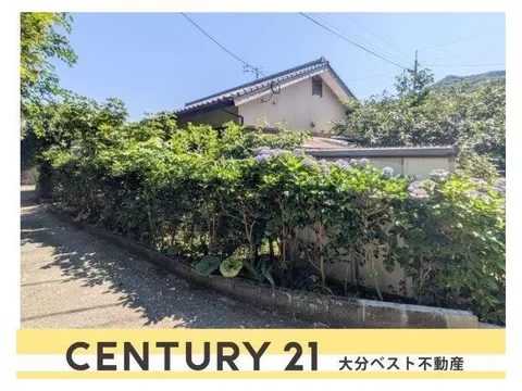 A 4LDK where the original scenery of Japan breathes. A single-story life filled with quiet luxury.