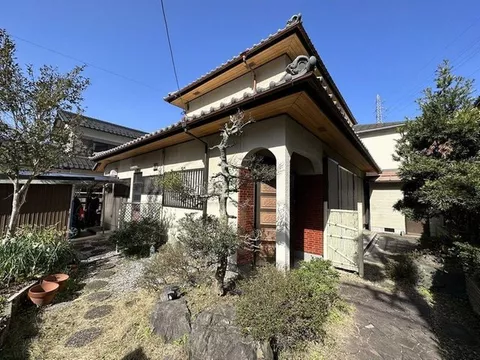 ◆ Ample storage ◎ ◆ With garden ♪ ◆ About 10 minutes on foot to the elementary school!