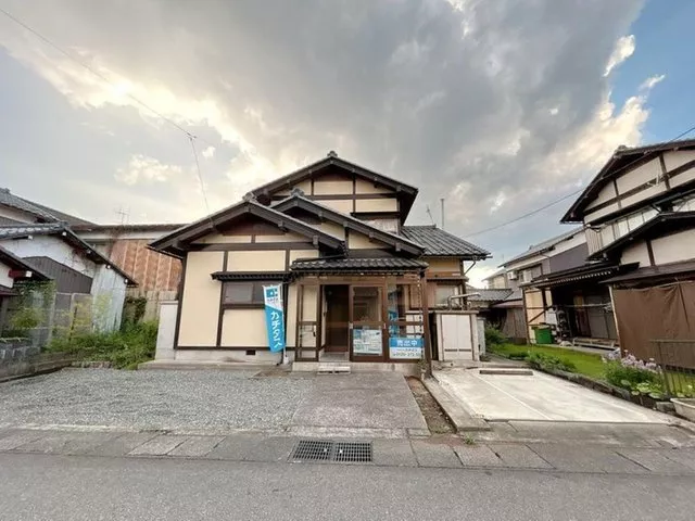 [Open House Held] [Under Renovation] This is a 4LDK property.