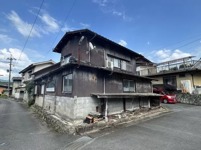 Rain leakage present, south-facing garden and balcony, all-electric two-story 9DK with parking for 4 cars