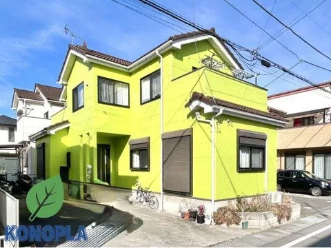 Monthly payments starting from 30,000 yen ■ Stylish green exterior ■ Parking for 3 cars OK ■ Air conditioning included