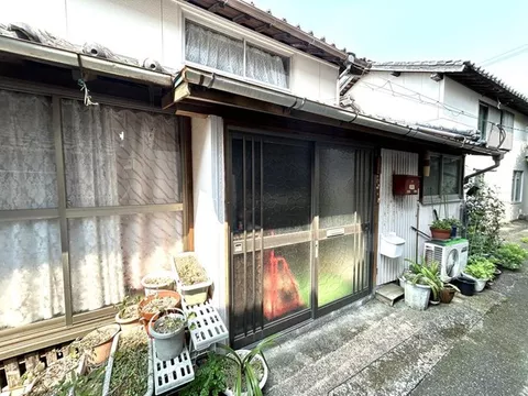 Retro house retaining the charm of the Showa era. Create your own space through DIY and renovation