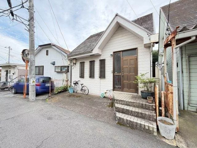 ◆2nd floor living room◆Separate bath and toilet◆More than 3 burners◆Attic storage◆Entrance hall