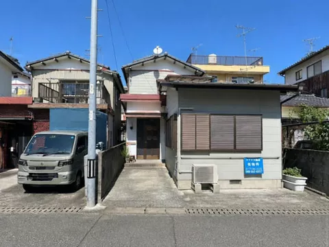 Kochi City, Tsukanohara (Kochi Shogyo-mae Station) 2-story building 5DK