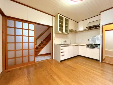 Yasugi-shi, Yasugi-shi, Kanagawa (Yasugi Sta.) 2F 3DK

11,990,000 yen