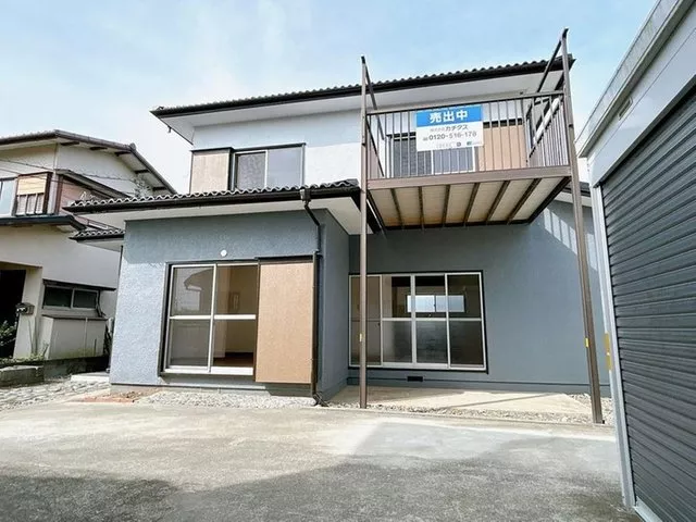 [Open House] Renovated, capable of parking 2 standard cars. Garden space available.