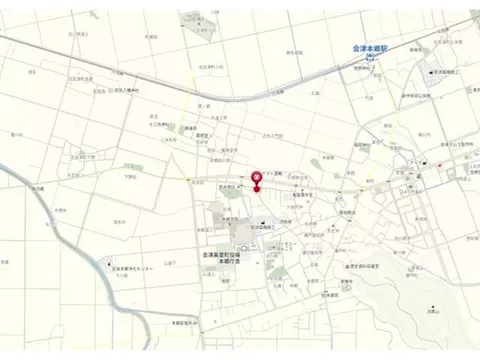 ■ A quick access of 3 minutes by car to the station!
