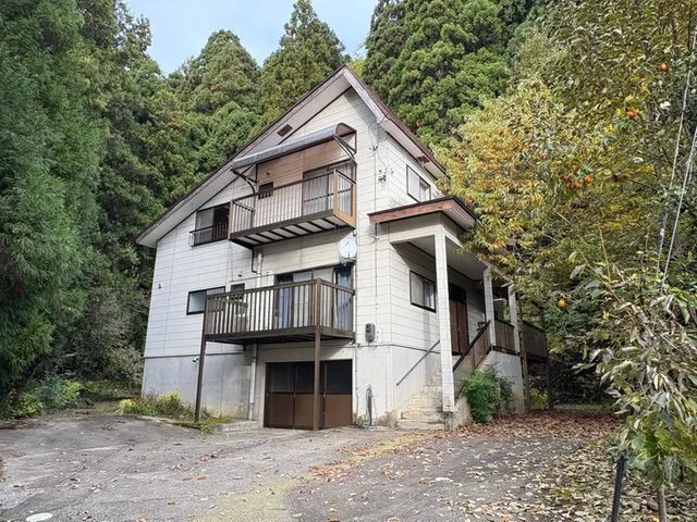 【A house in the forest】