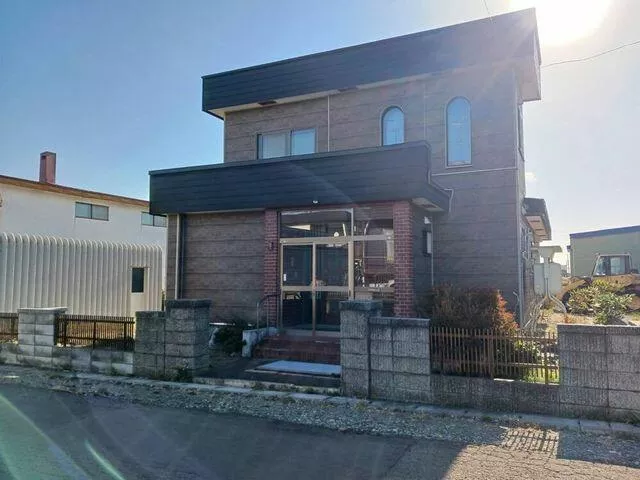 Iwamizawa City, Yamato 2-jo 2-chome (Iwamizawa Station) 2-story building 5LDK