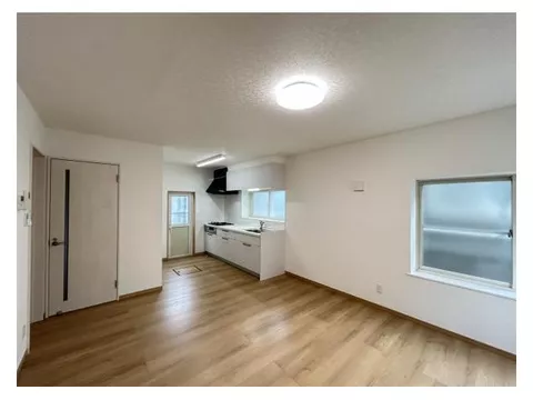 [Open House Held] [Renovated / Sakihata 4-chome] Immediate Move-in Available / Parking for 3 Cars / Space for 2 Cars