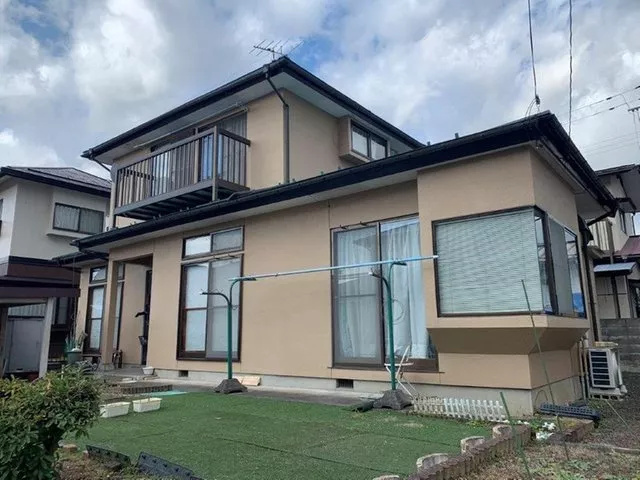 Within about 10 minutes on foot to the station ♪ Used house with ample garden facing south!