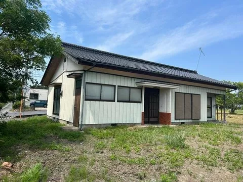 Registered property in Kasama City vacant house bank. A 2LDK that can be used as an office and compact living space.