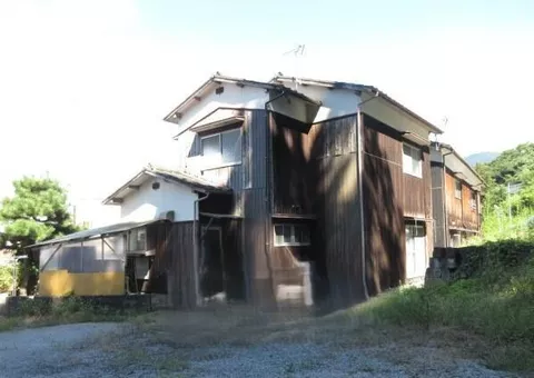 Uwajima-shi, Sakashitetsu (Uwajima Sta.) 2F 5DK

2,600,000 yen