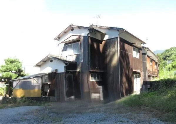 Uwajima-shi, Sakashitetsu (Uwajima Sta.) 2F 5DK

2,600,000 yen