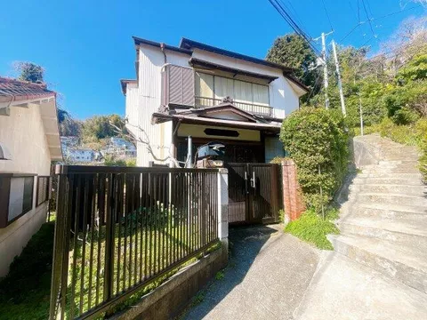 Sakamoto-cho 2-chome, Yokosuka City (Shioiri Station) 2-story building 5K
