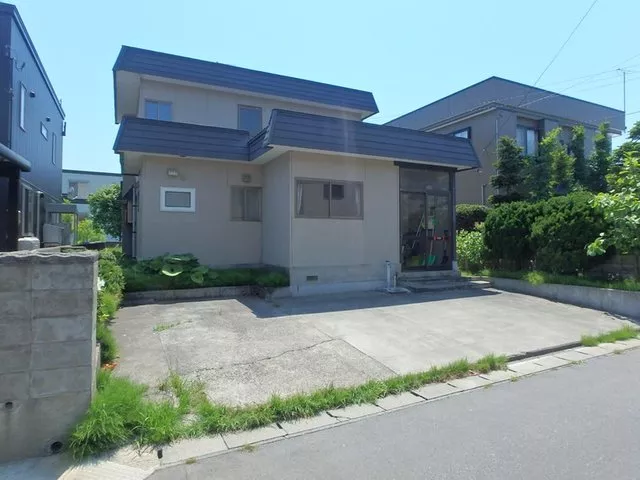 <Yahagi 1-chome> Lightweight steel structure, spacious 69 tsubo lot, sunny 5DK house
