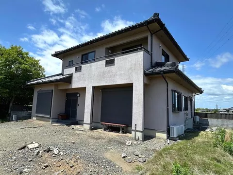 Bright and spacious 5LDK + S. Good access to National Route 6!