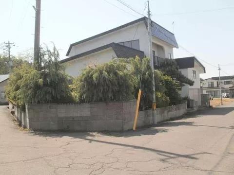 ●Southeast corner lot●Spacious 108 tsubo●Abundant number of rooms●Parking for 2 cars available●A large garden is a charm●