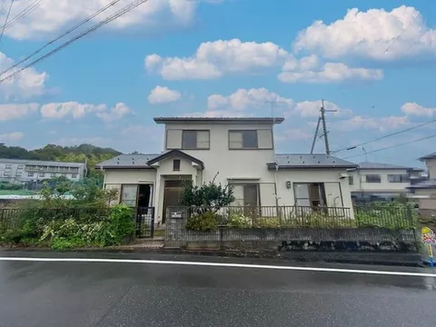 With approximately 53.07 tsubo of land, how about considering it for new construction?