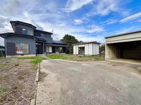 Shimotsuma City E (Kuroko Station) 2-story building 5LDK