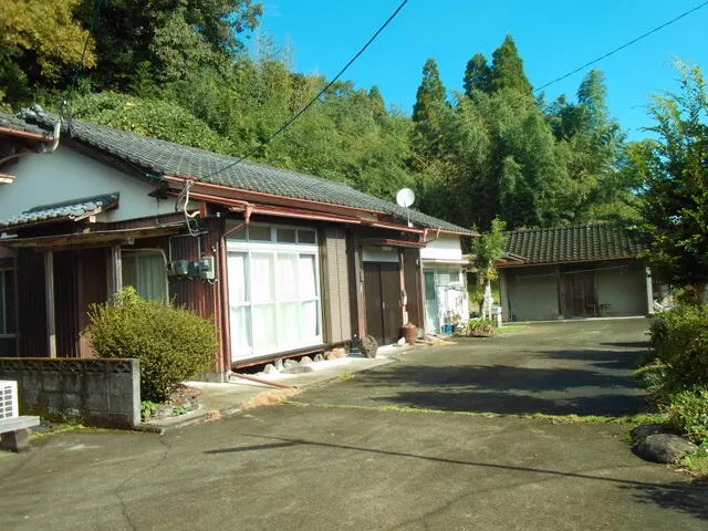 Bungo Ono-shi, Kiyokawa-cho Sunada (Bungo Kiyokawa Sta.) Single story building, 6DK

Single-storied house 6DK 3,000,000 yen