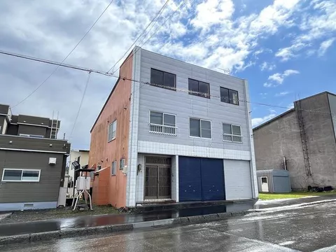 Akabira City, Mojiro Chuo Town South 4-chome (Mojiro Station) 2-story building 6LDK - Image 1