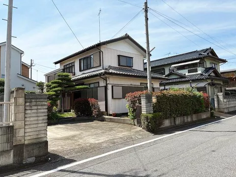◇Quiet residential area◇Parking for 2 or more cars in parallel◇Ample storage space