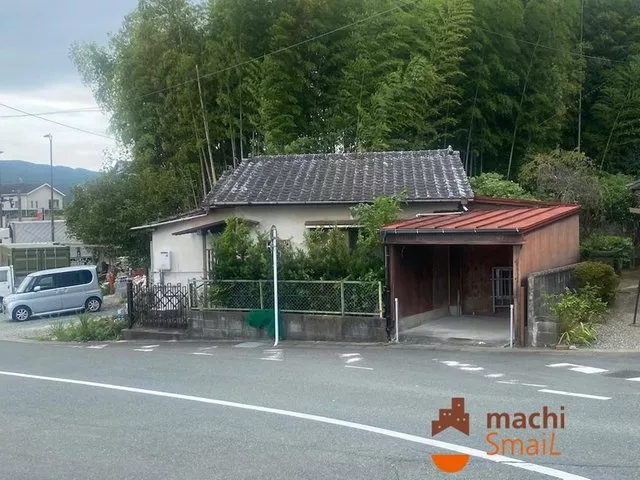Right in front of Super La Mu! Open 24 hours for convenience!