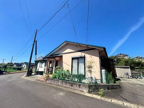 JR Nagasaki Main Line "Saga" Station, 20 minutes by bus, Mitsunori bus stop, 10 minutes on foot
