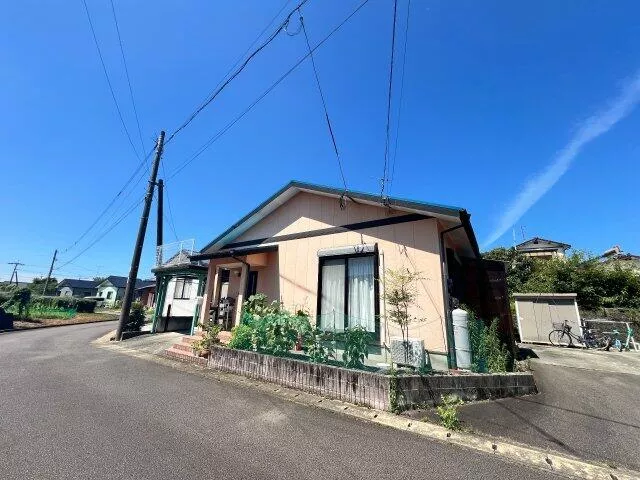 JR Nagasaki Main Line "Saga" Station, 20 minutes by bus, Mitsunori bus stop, 10 minutes on foot