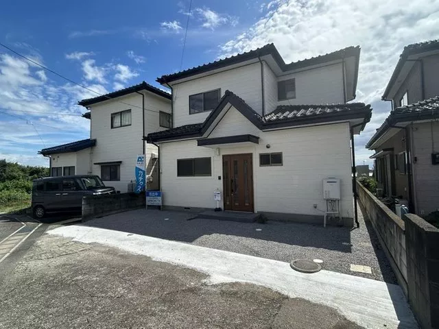 Open house held, renovated, good view as there are few obstructing buildings.