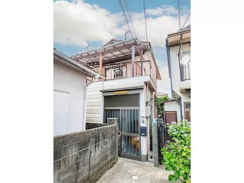 ◇6 minutes on foot from Hankyu Itami Line "Shin-Itami" Station◇South-facing with good sunlight◇Within 6 minutes of elementary and junior high schools