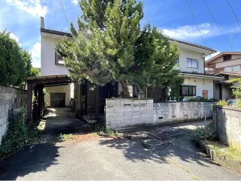 4-minute walk to Super Yamazawa, spacious 7DK + storage room