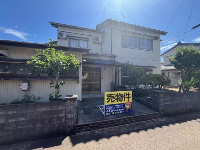 With a garage & parking for 2 cars! Enjoy a worry-free life on snowy days in a quiet residential area of Sanjo City