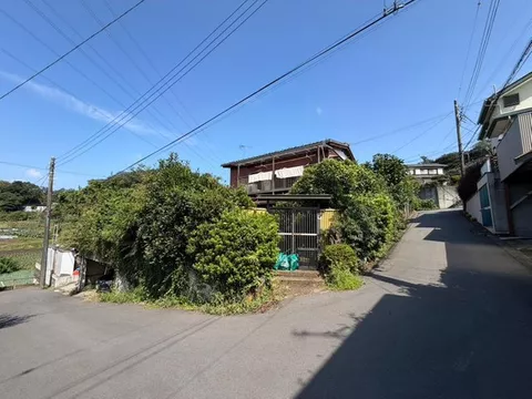 [Land area 208㎡・Surrounded by greenery in a peaceful living environment]