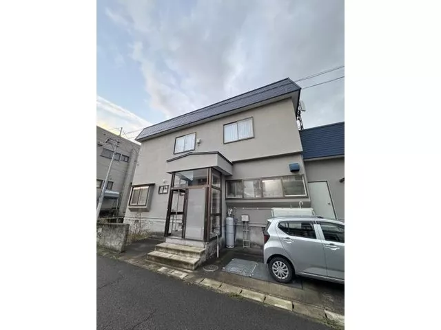◆ Near Namioka Hospital ◆ Parking for 1 car in the garage + space for 2 cars available ◆ 7LDK used house!