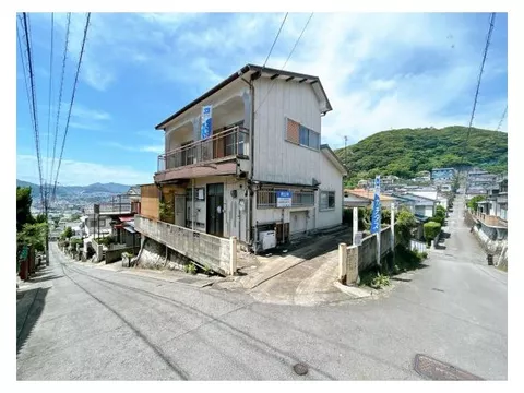 【Open House】 【Current Sale】 Parking for 2 cars available in a quiet residential area.