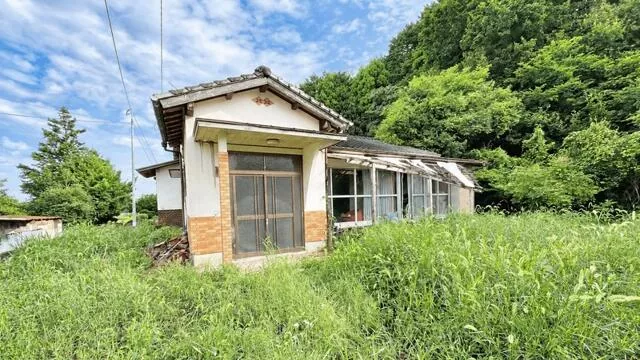 Kaho-gun Katuragawa Town Oaza Haji (Katuragawa Station) Single-story building 4DK