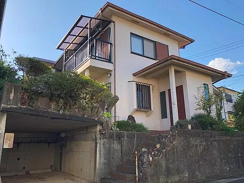 Used single-family home, JR Tokaido Main Line Manazuru Station, 5 minutes by bus, get off at Maekuriba, 21 minutes on foot