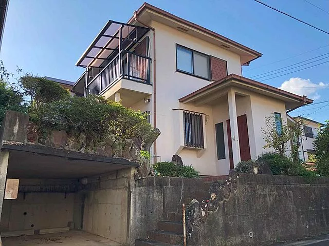 Used single-family home, JR Tokaido Main Line Manazuru Station, 5 minutes by bus, get off at Maekuriba, 21 minutes on foot