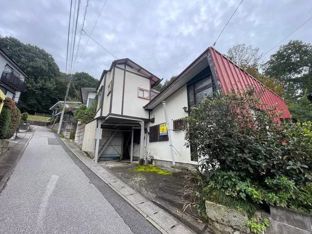 Green-rich residential area, south garden, land over 50 tsubo, no buildings in front, located on a high ground, Japanese-style room