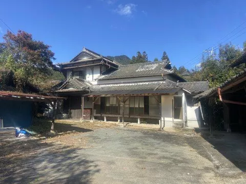 Yamakawa City, Kikuka Town, Sagara (Miyoshi Station) 2-story building 7DK