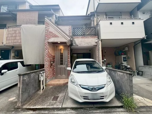 ◎Immediate viewing available! South-facing! All rooms over 6 tatami mats! ◎Renovation history available! 3-way access!