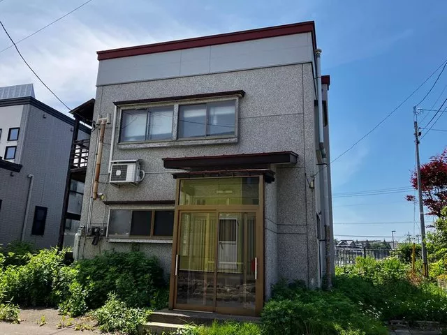 Renovation-ready property!
